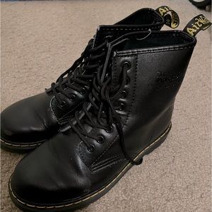 Doc Martens 1460 lace up